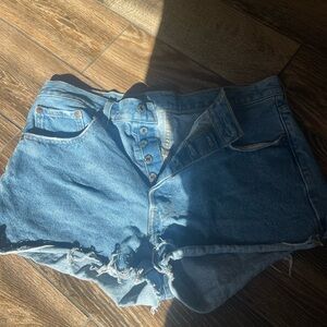 Levi’s Light Blue Denim Button Up Shorts sz 32